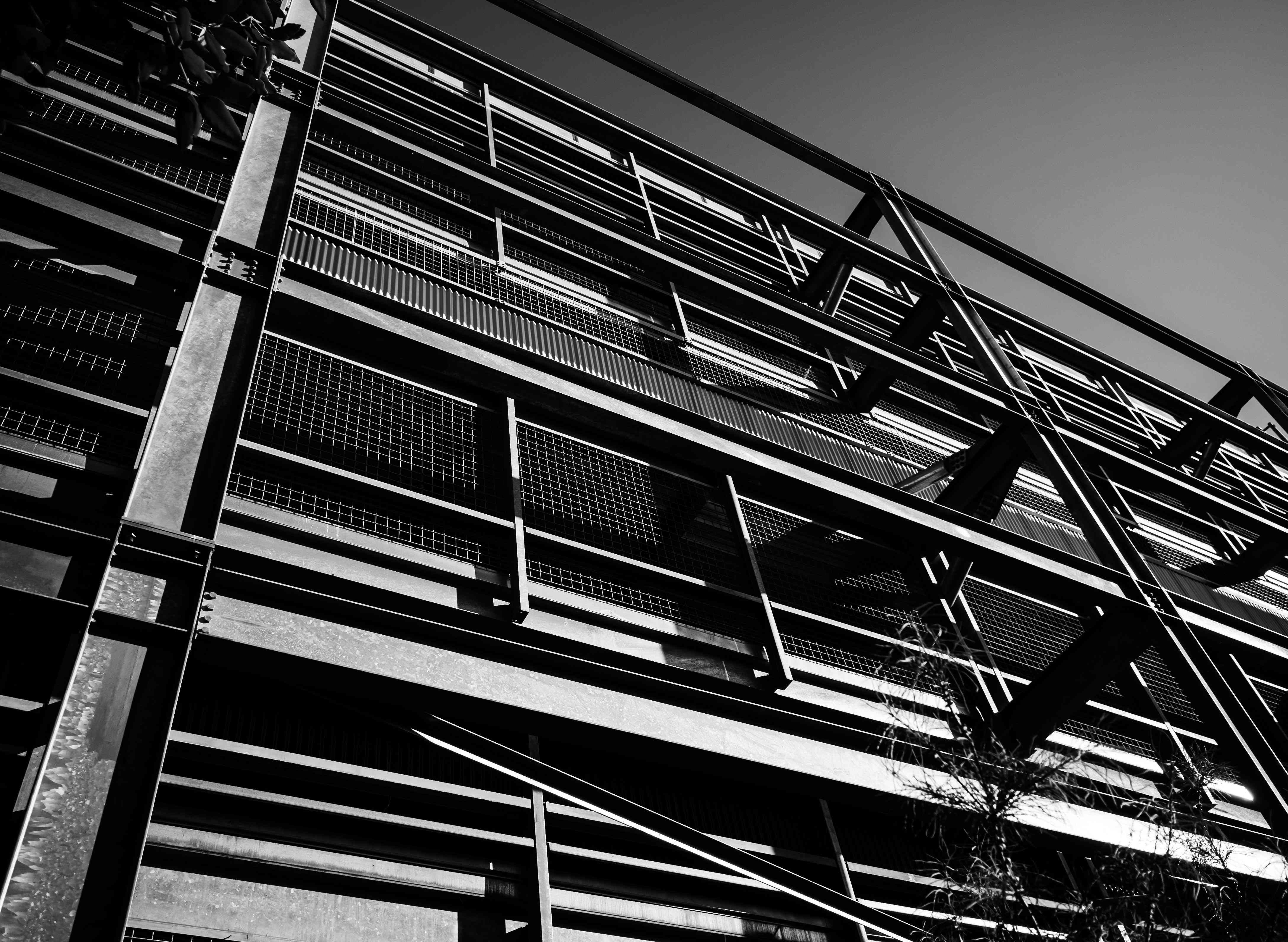 A Comprehensive Guide to Industrial-Grade Infrastructure Formwork Selection: Materials Mechanics, Structural Boundaries, and Life-Cycle Economics